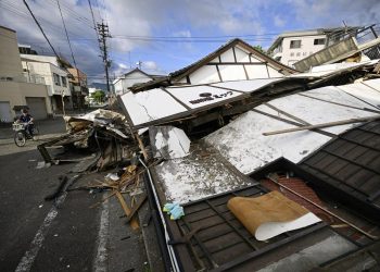 Zeker dertien doden na zware aardbeving op Kyushu