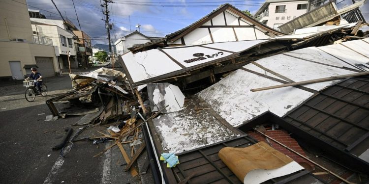Zeker dertien doden na zware aardbeving op Kyushu
