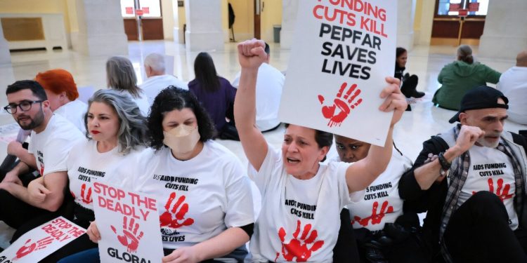 AIDS-experts luiden alarm nu financiering wereldwijd instort