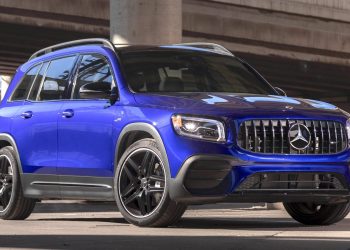 Mercedes roept ruim 310.000 auto's terug om deurschakelaar