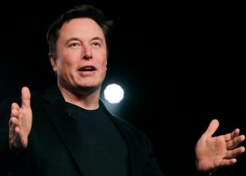 Musk hint op belofte om fortuin weg te geven