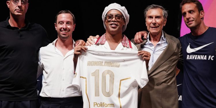 Ronaldinho maakt op 46-jarige leeftijd rentree bij Ravenna